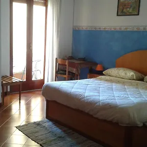 https://the-dolphins-guest-house.sicilyhotelsitaly.net